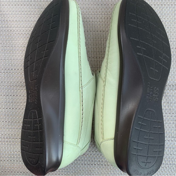 SAS Pistachio Roamer Slip-on VelClosure Size 8WW With Breathable Cut-outside - Picture 6 of 14